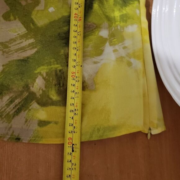 🦋3/$20 Jones & Co. Size 4 Sleeveless Yellow Green Print V-neck Top - Picture 7 of 9